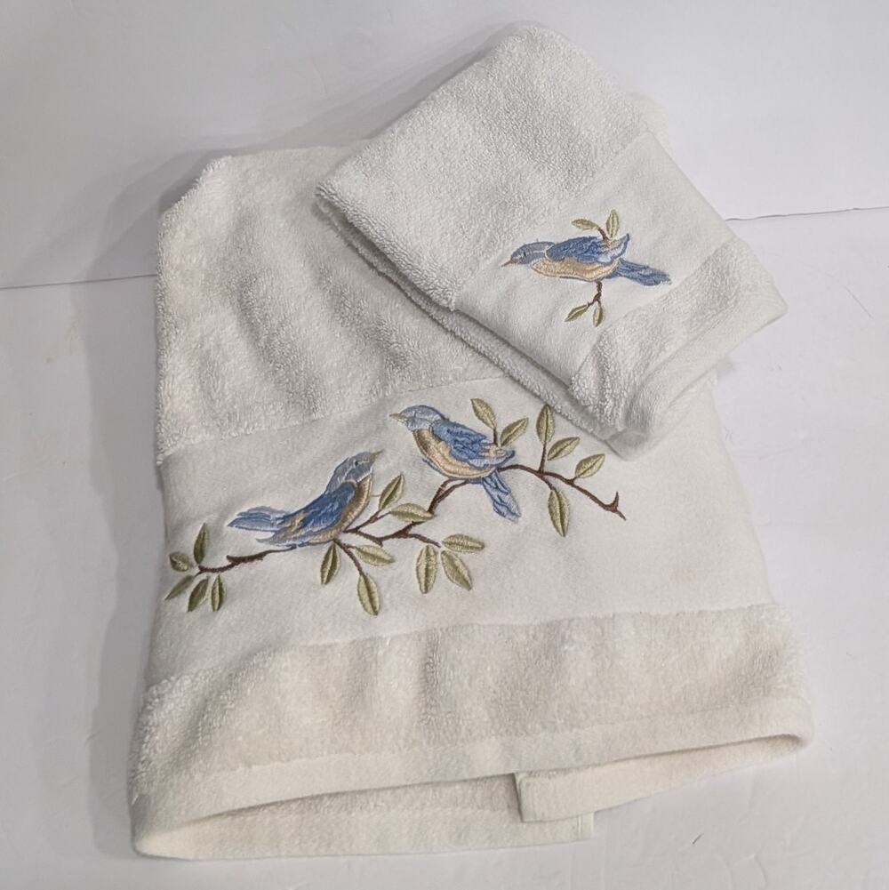 Avanti Songbirds Bath Towel & Fingertip Guest Towel Set White Embroidered Birds